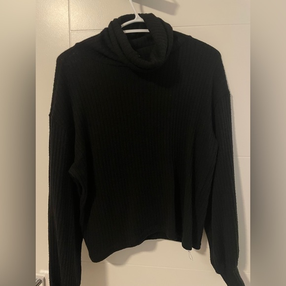 Turtle neck sweater with romantic sleeves - Picture 4 of 4